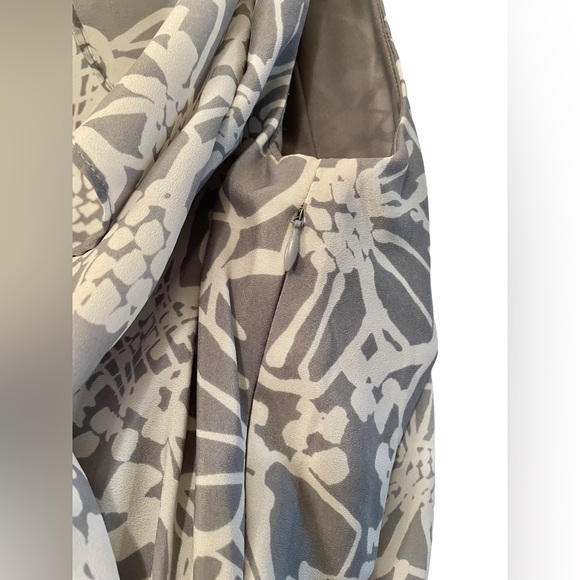 The Limited Gray and White Floral
Dress w/ Yellow Ribbon Belt - Picture 4 of 9